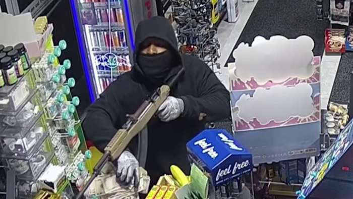 Man with AK-47 robs Oakland County gas station