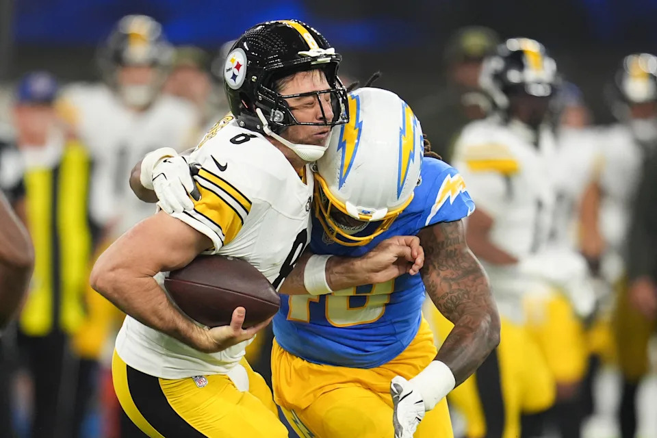 Los Angeles Chargers linebacker Bud Dupree (48) tackles Pittsburgh Steelers quarterback Aaron Rodgers (8) during the first half of an NFL football game Sunday, Nov. 9, 2025, in Inglewood, Calif. (AP Photo/Marcio Jose Sanchez)