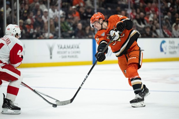 Ducks right wing Beckett Sennecke (45) shoots as Detroit Red...