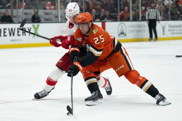 Ducks center Ryan Poehling (25) shoots against Detroit Red Wings...