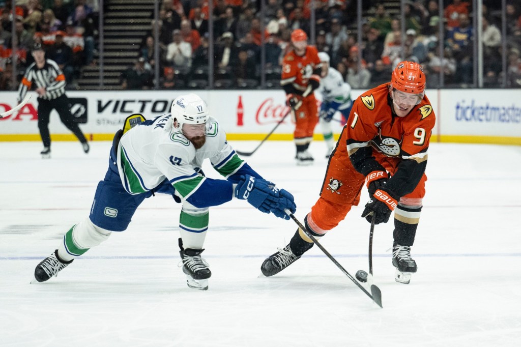 Ducks edged by Canucks on a pair of late goals – Orange County Register