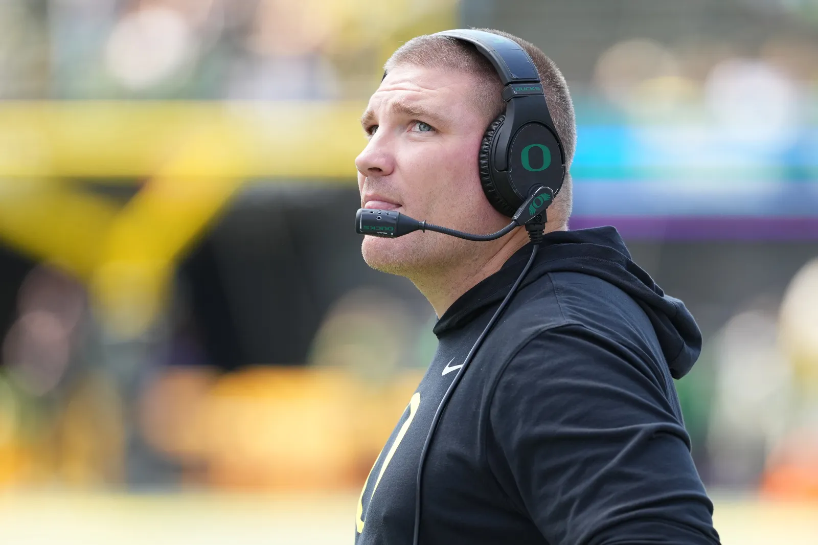 College football defensive Coordinator Tosh Lupoi of the Oregon Ducks is expected to take the Cal coaching job.