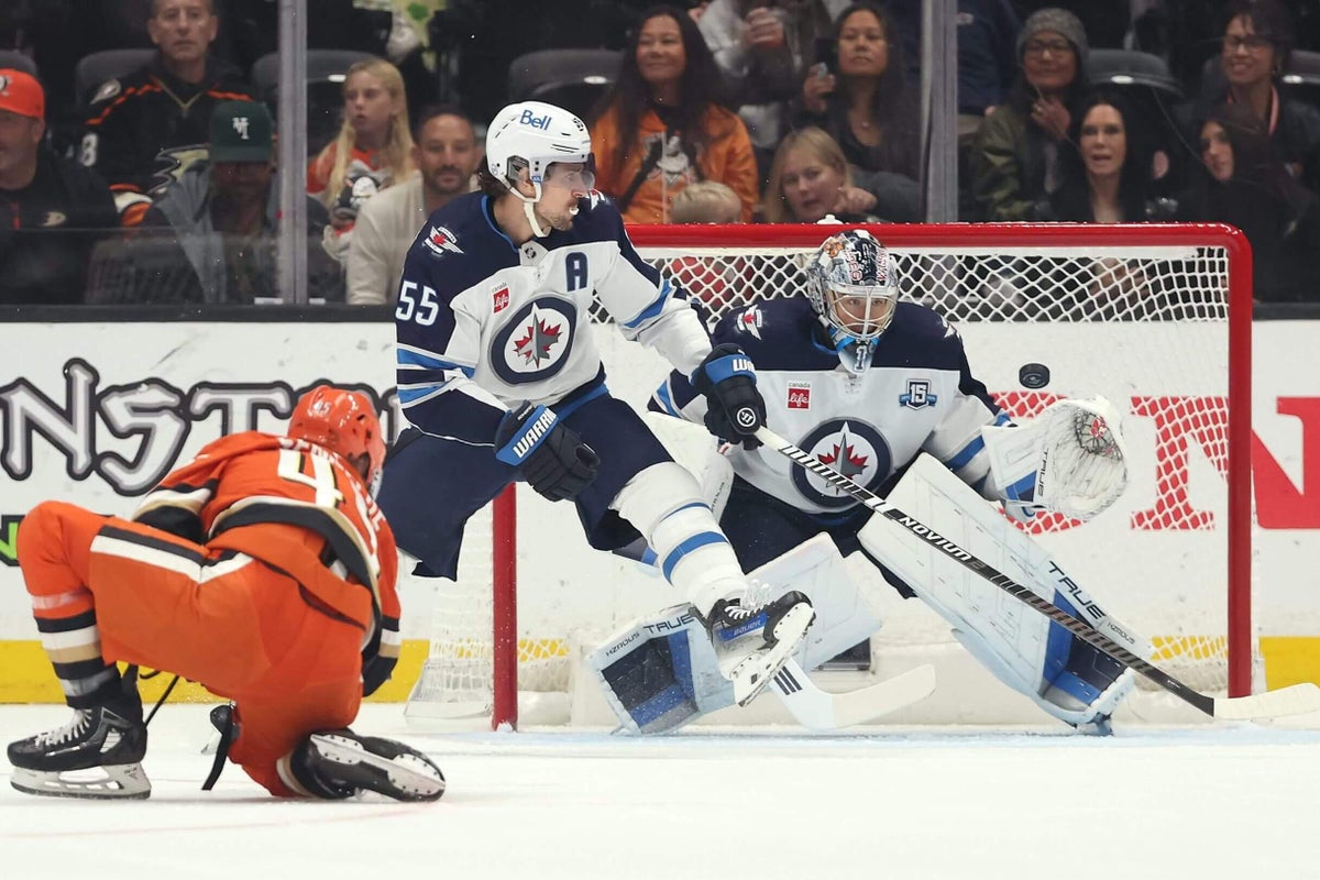 Winnipeg’s coaching staff holds 24 one-on-one meetings, Jets drop three straight