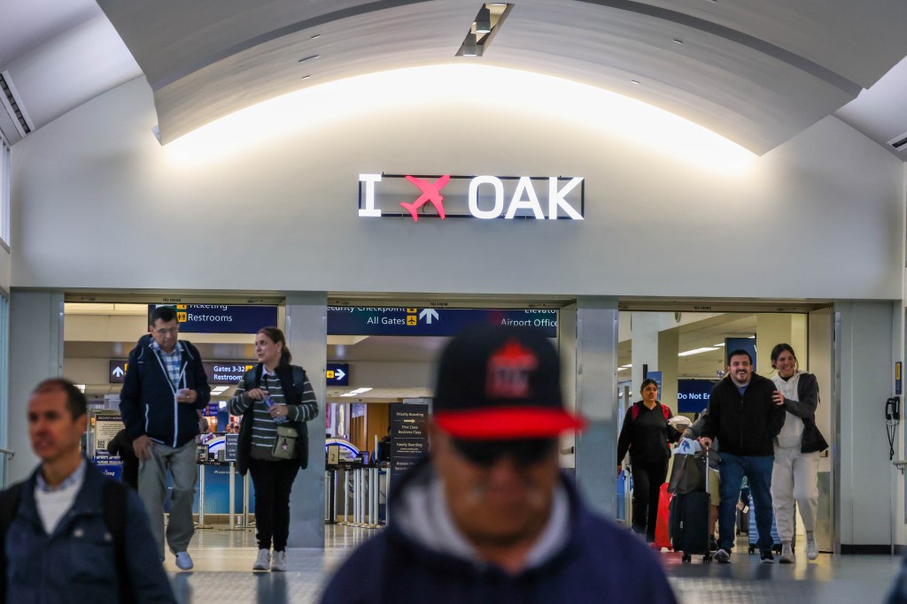 The best and worse U.S. airports to grab an alcoholic drink in 2025