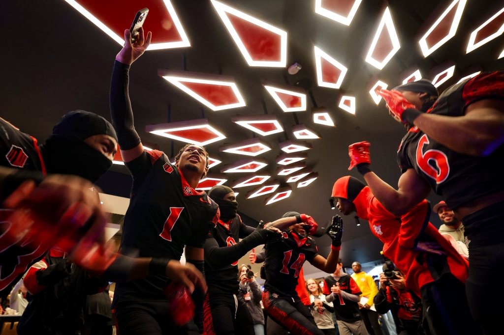 San Diego State solidifies its hold, Boise State rises, Fresno State falls