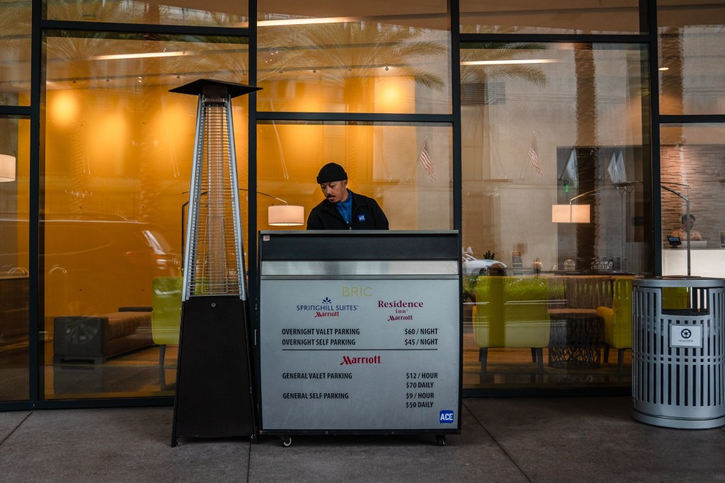 San Diego OKs steep hike in hotels’ valet parking fees, holds off on on-street dining – San Diego Union-Tribune