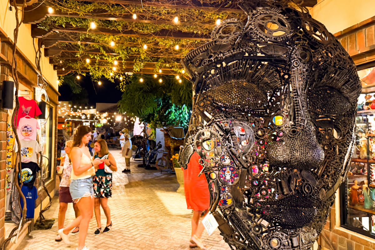 Side street at San Jose del Cabo Art Walk