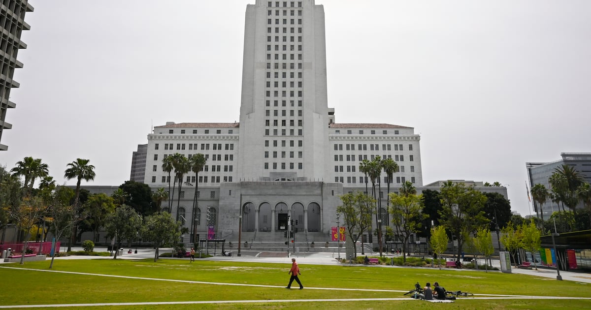 Los Angeles approves 3% rent increase cap for rent-stabilized apartments – Annenberg Media