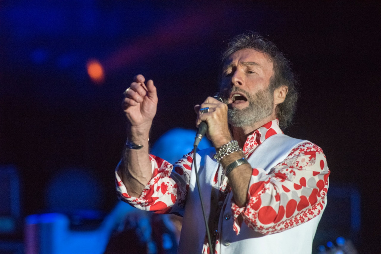 paul rodgers singing on stage