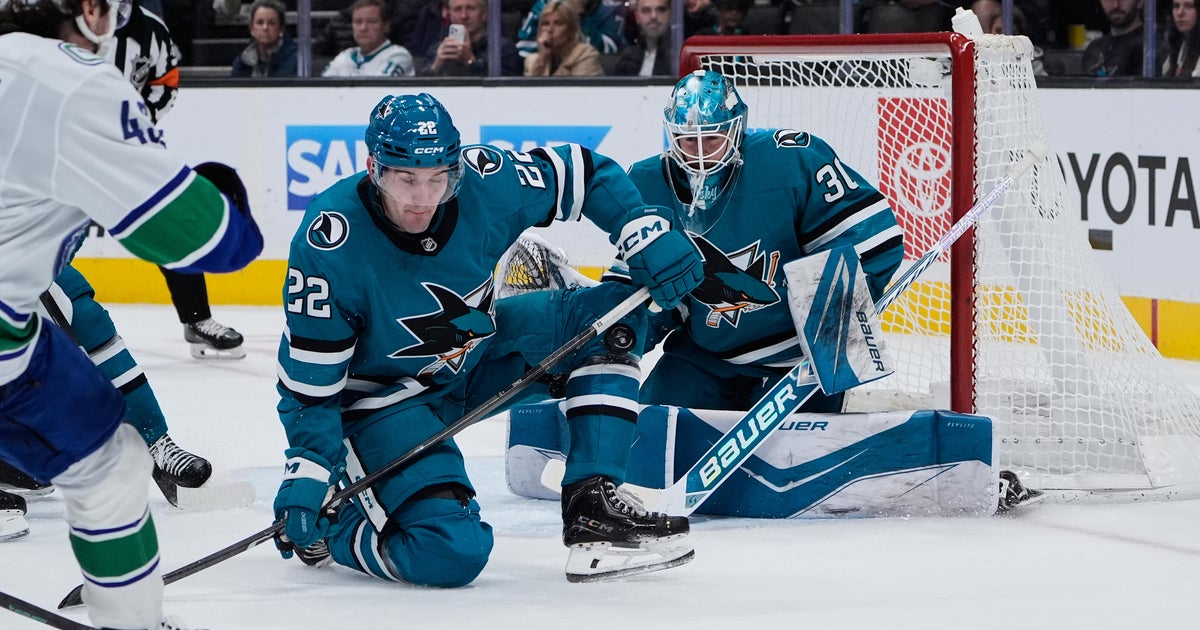 Will Smith scores as Sharks edge Canucks 3-2