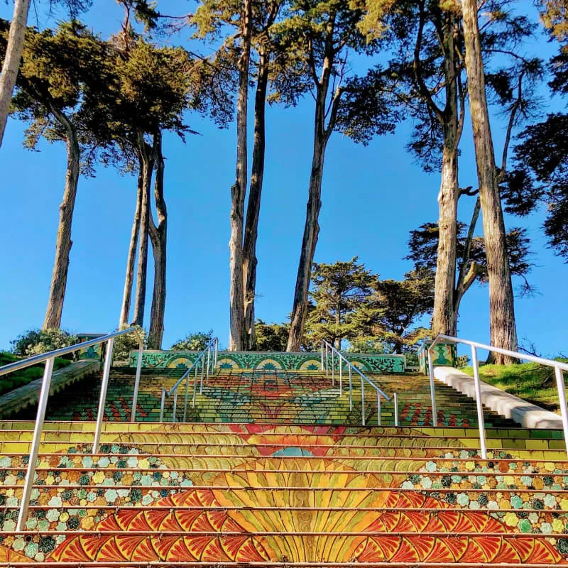 If you approach Lincoln Park from the east, you will see this beautiful staircase. Alexandra Kenin/Urban Hiker SF/dpa-tmn
