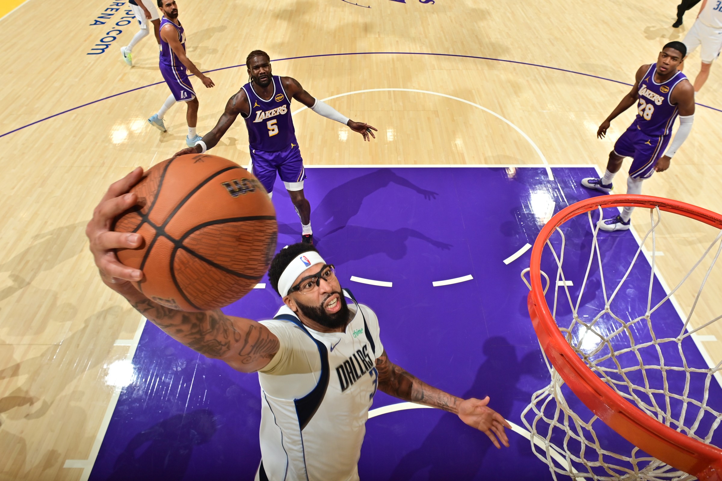 LOS ANGELES, CA - NOVEMBER 28: Anthony Davis #3 of the Dallas Mavericks drives to the basket during the game against the Los Angeles Lakers during a 2025-26 Emirates NBA Cup on November 28, 2025 at Crypto.Com Arena in Los Angeles, California. NOTE TO USER: User expressly acknowledges and agrees that, by downloading and/or using this Photograph, user is consenting to the terms and conditions of the Getty Images License Agreement. Mandatory Copyright Notice: Copyright 2025 NBAE (Photo by Adam Pantozzi/NBAE via Getty Images)