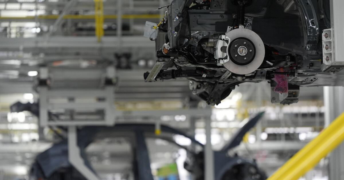 Nonprofit sues O.C.-based Hyundai, Kia alleging unfair labor practices