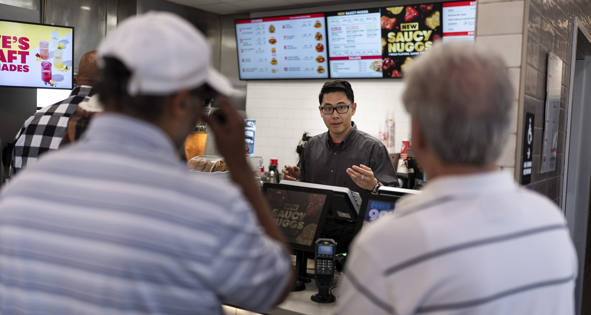 California's minimum wage is increasing in 2026. Here's how much- CalMatters