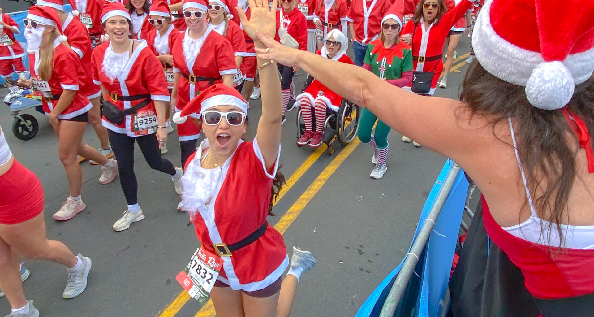 Aspiring Kris Kringles fit right in at San Diego Santa Run