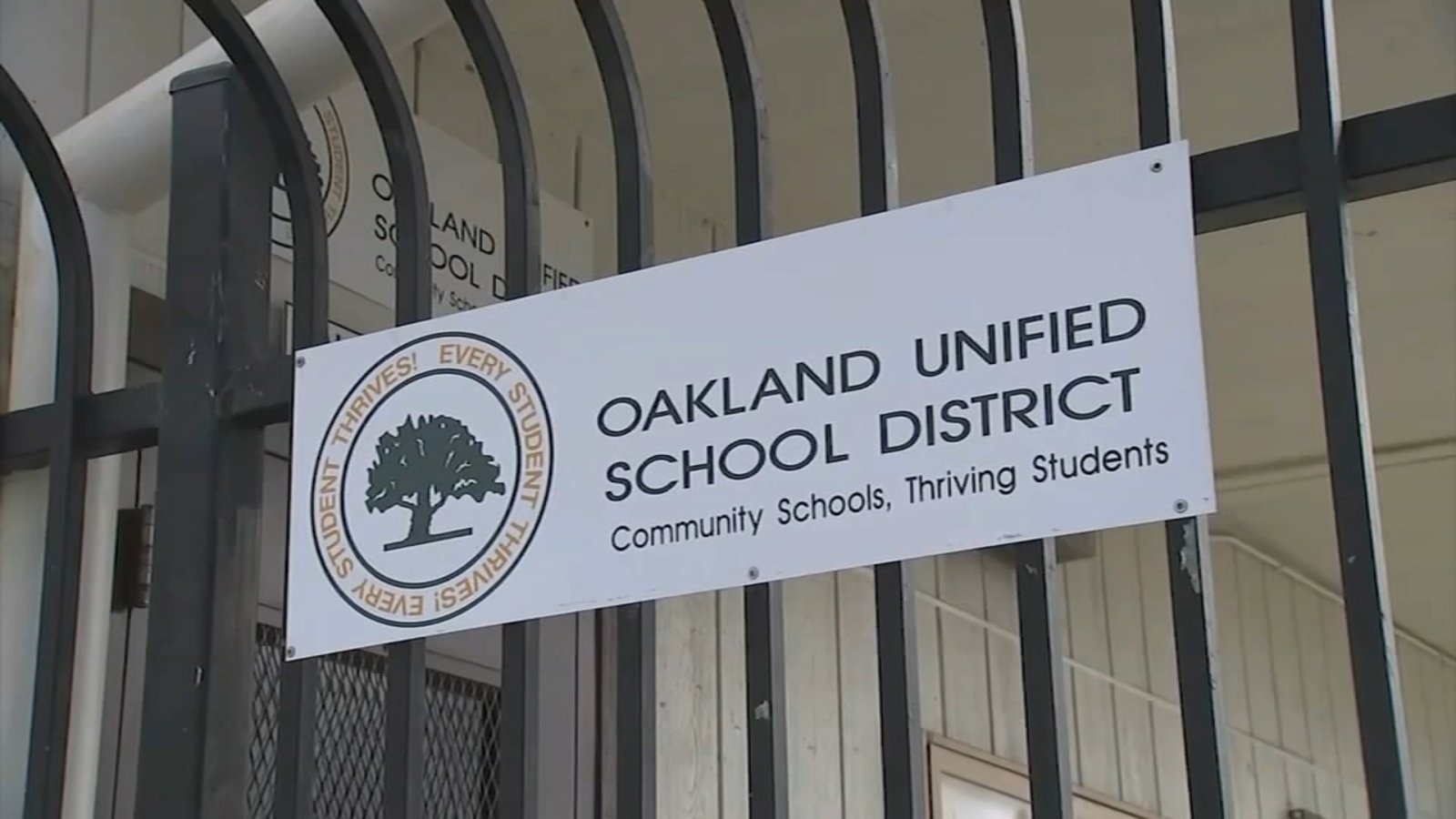 Oakland Unified School District takes a step toward massive cuts amid $100 million shortfall