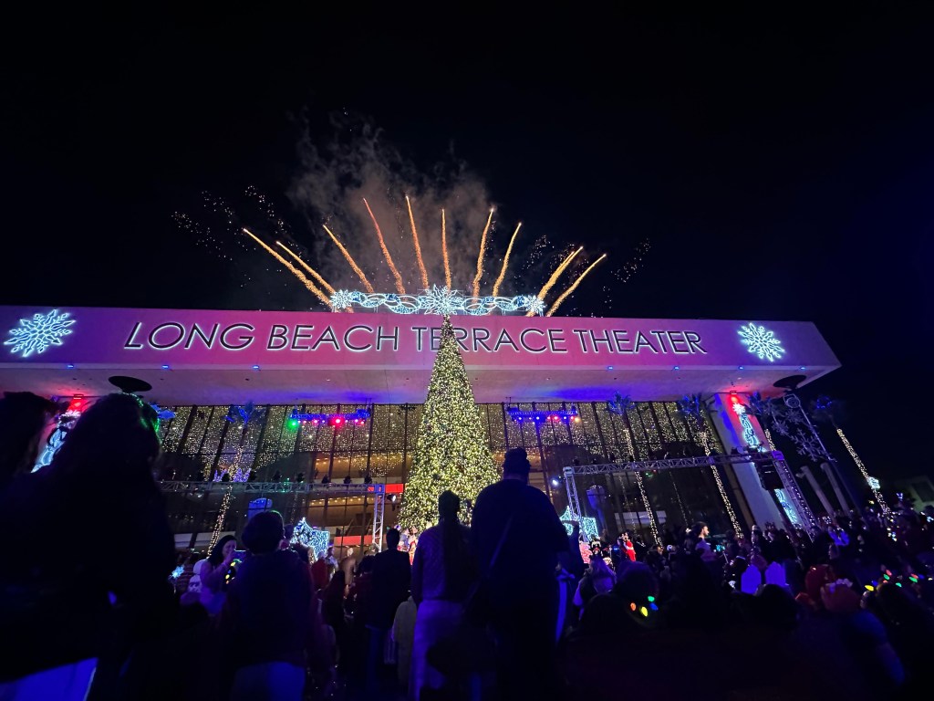 Thousands ring in the holiday season at 11th annual Long Beach Christmas Tree Lighting – Press Telegram