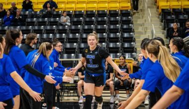 Women's Basketball Opens Conference Play 2-0