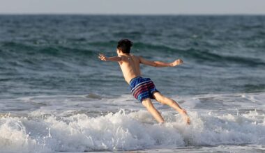 Santa Ana winds bring unseasonably warm weather to San Diego