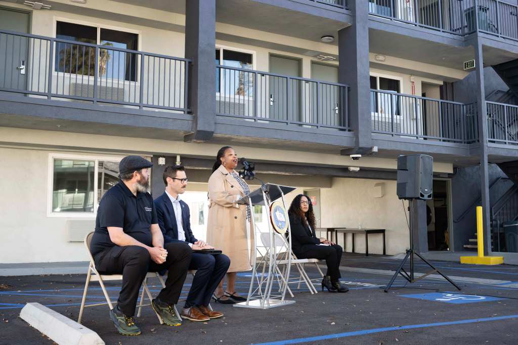 State, city clean up encampment along LA River in Long Beach, moves 25 people into interim housing – Press Telegram