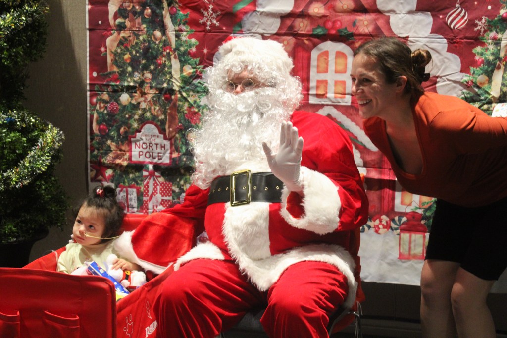 Long Beach children’s hospital brings holiday cheer to patients, families – Press Telegram