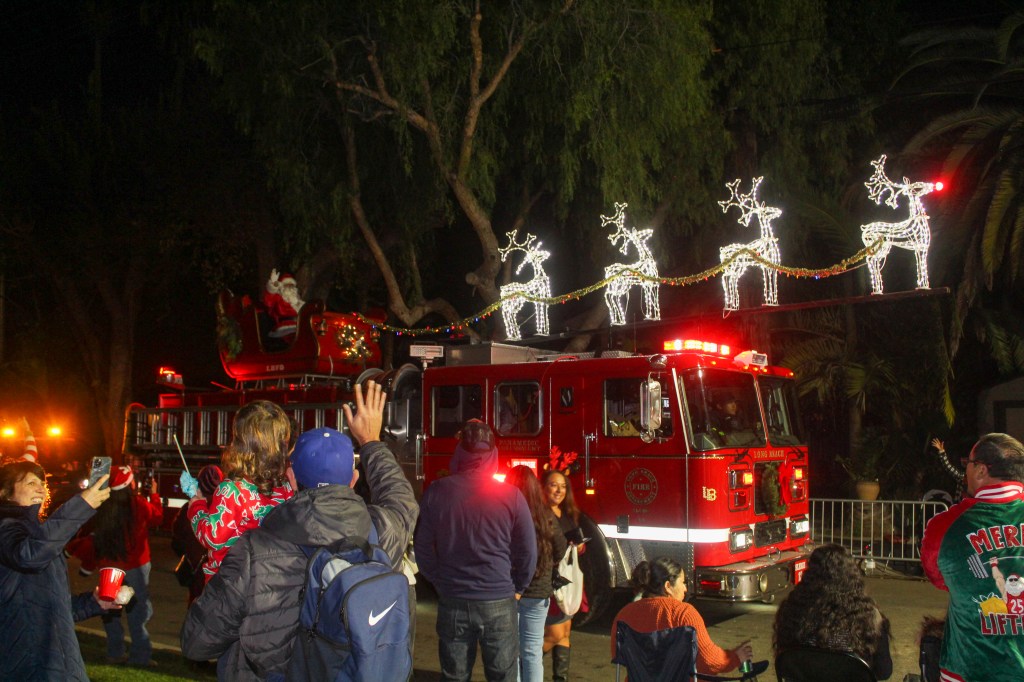 Long Beach celebrates holidays with 71st annual Daisy Lane Parade – Press Telegram