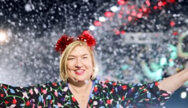 Heather Kern celebrates Belmont Shore parade in her PJs with thousands of others – Press Telegram