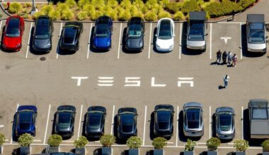 California threatens Tesla with 30-day suspension of sales license for deceptive self-driving claims