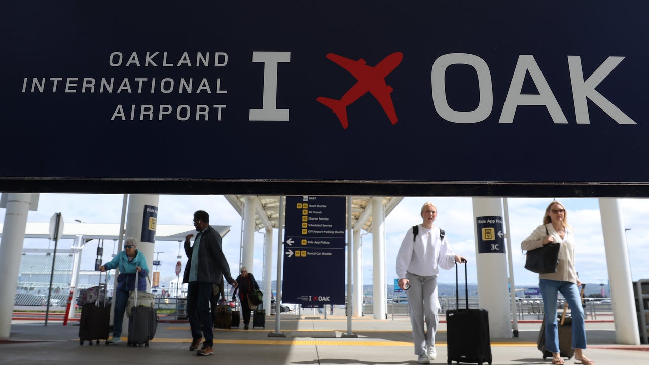 New Oakland Airport program allows non-travelers through security