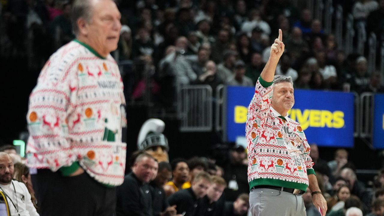 No. 9 Michigan State beats Oakland 79-70 as Tom Izzo and Greg Kampe don custom holiday sweaters