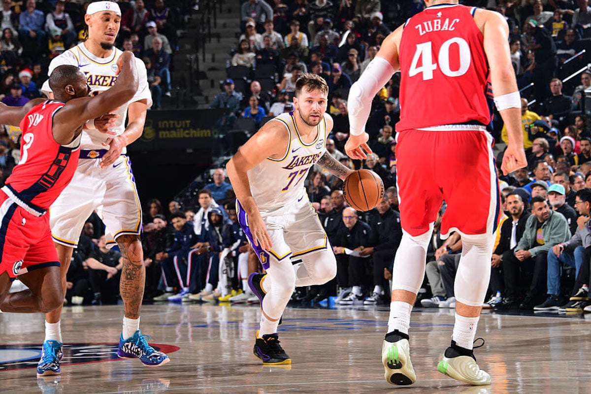 Luka Dončić leaves Lakers-Clippers game with left leg contusion