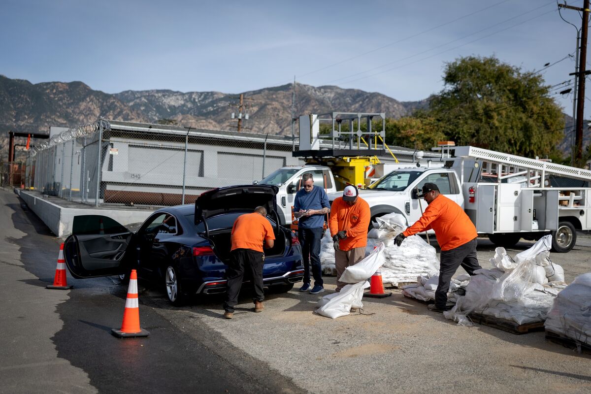 Los Angeles Evacuates Some Residents as Strong Storm Nears City