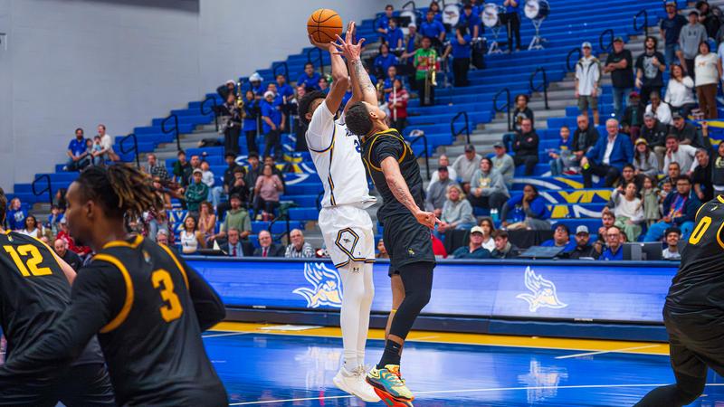 Jessamy's Buzzer-Beater Lifts Bakersfield Past Idaho