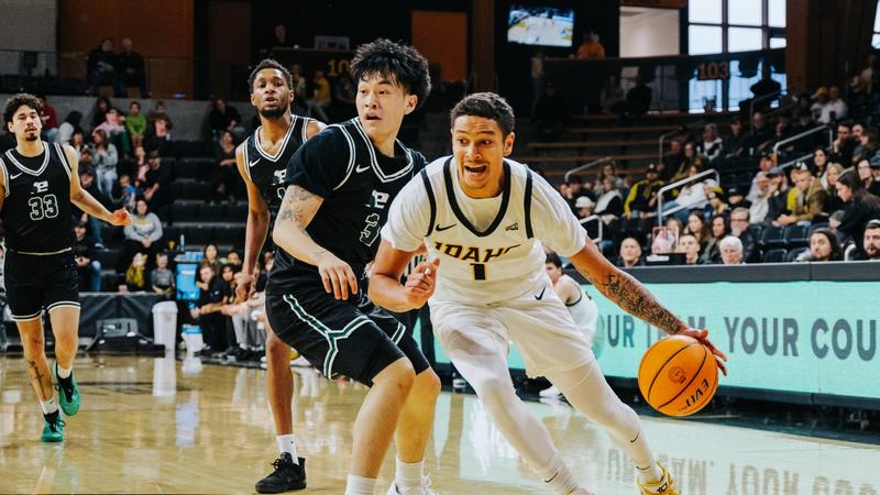 Vandals Drop Heartbreaker to Roadrunners in Non-Con Finale