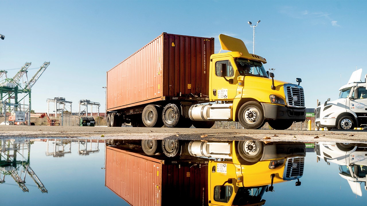 Immigrant truckers sue California DMV over CDL cancellation plans