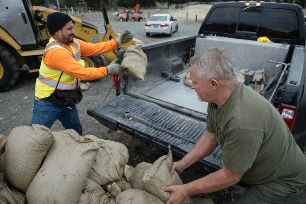 Storm prompts evacuation orders in area of Airport fire of OC – Orange County Register