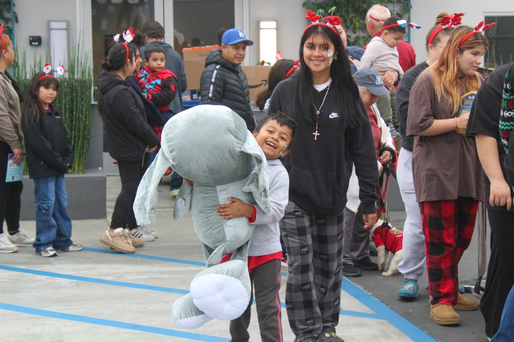 Rescue Mission’s Toy Drive spreads holiday cheer – Press Telegram