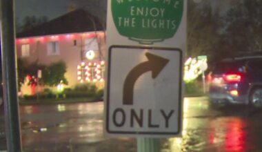 Mystery traffic signs appear as Christmas crowds flock to Sacramento's Fab 40s