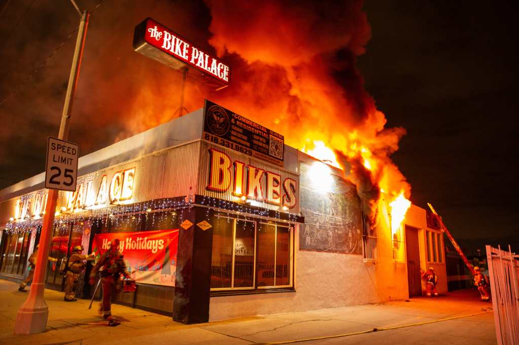 San Pedro’s Bike Palace heavily damaged in Tuesday night fire – Daily Breeze