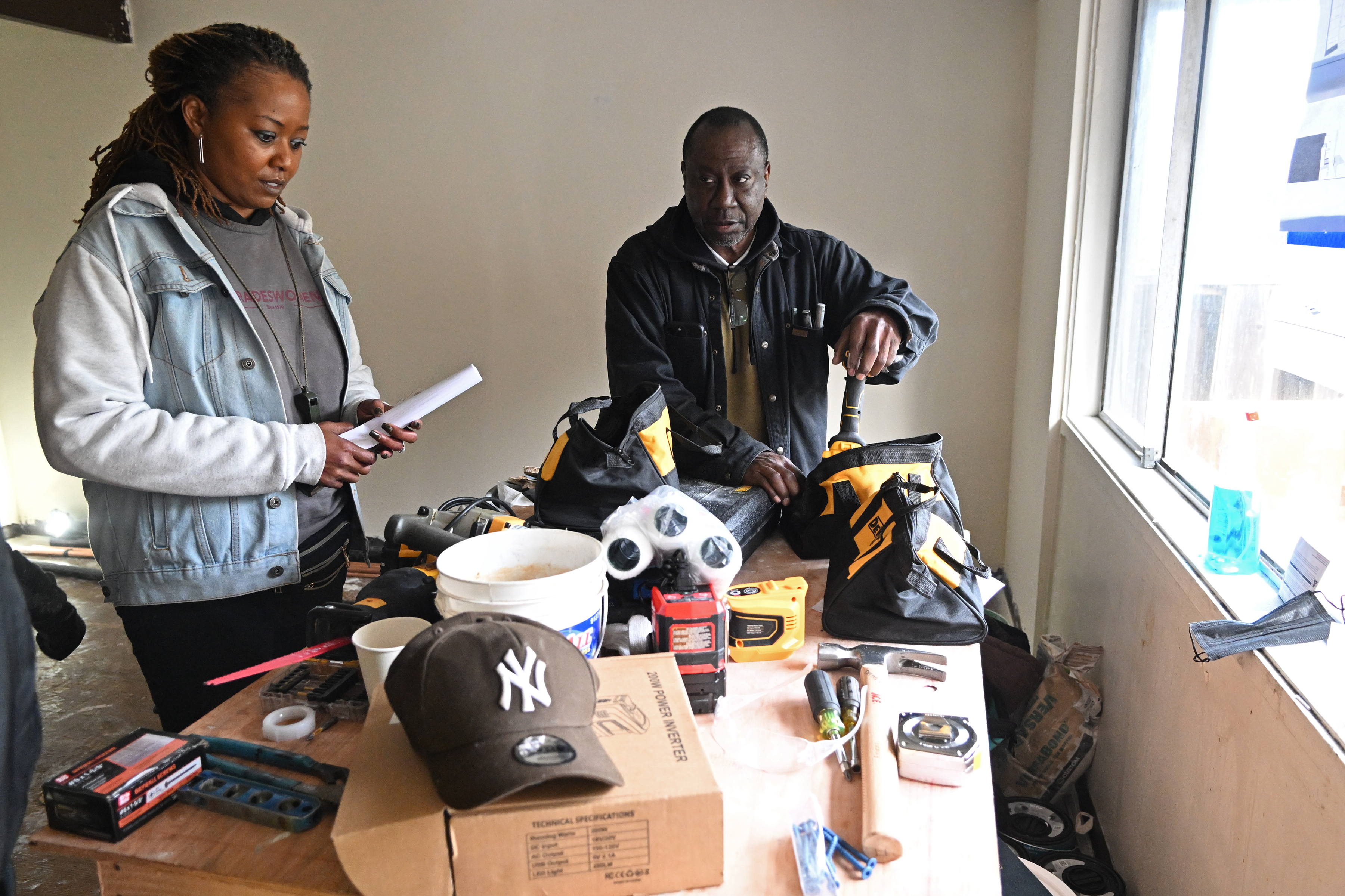Shemika Green and retired plumber Eddie Jackson chat in an...