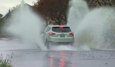 Heavy rain floods Clovis streets as crews respond to service calls