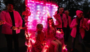 This sofa spectacle lights up for winter