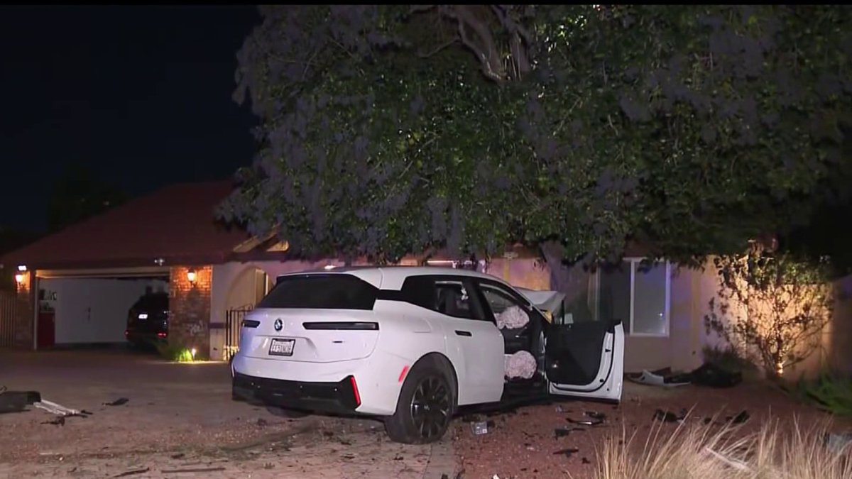 2 people critically hurt in multi-vehicle crash in Northridge – NBC Los Angeles