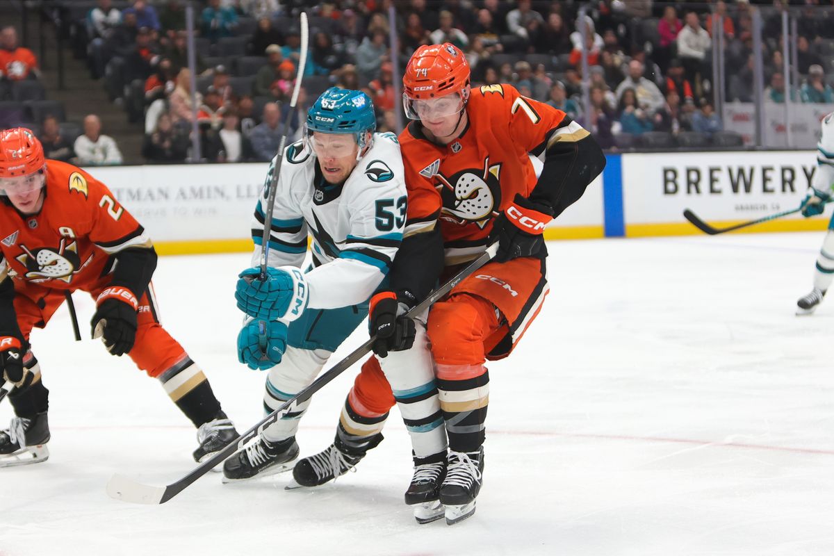#74 D Ian Moore of the Anaheim Ducks and #53 LW Jeff Skinner of the San Jose Sharks chase after the puck during an NHL game on December 29, 2025 in Anaheim, California.