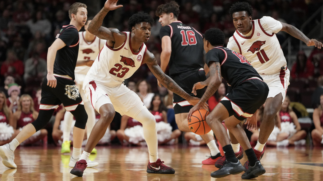 Razorback Defense and Strong 2nd Half Lifts Hogs Past Fresno State at North Little Rock