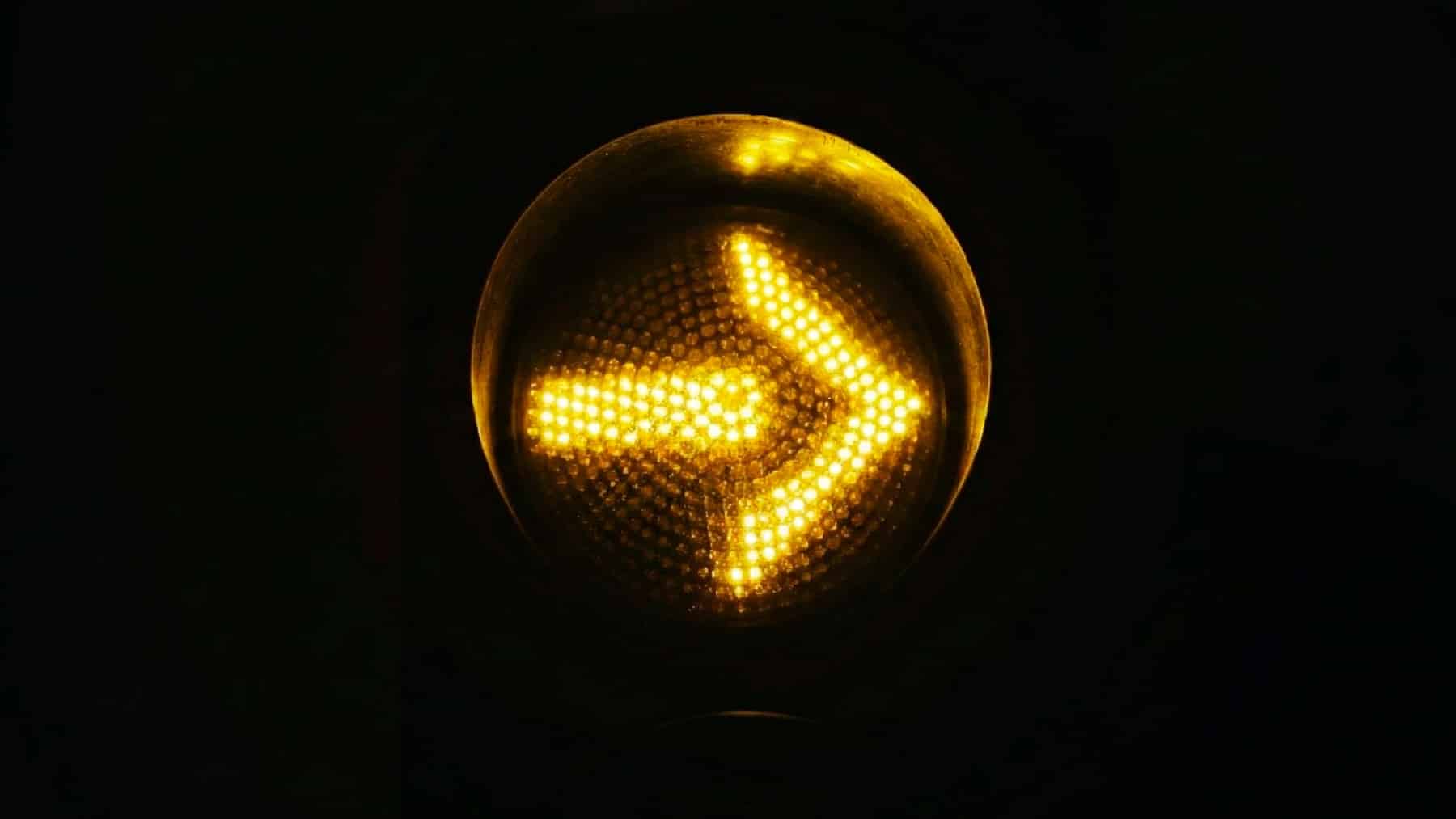 Flashing arrows on California traffic lights