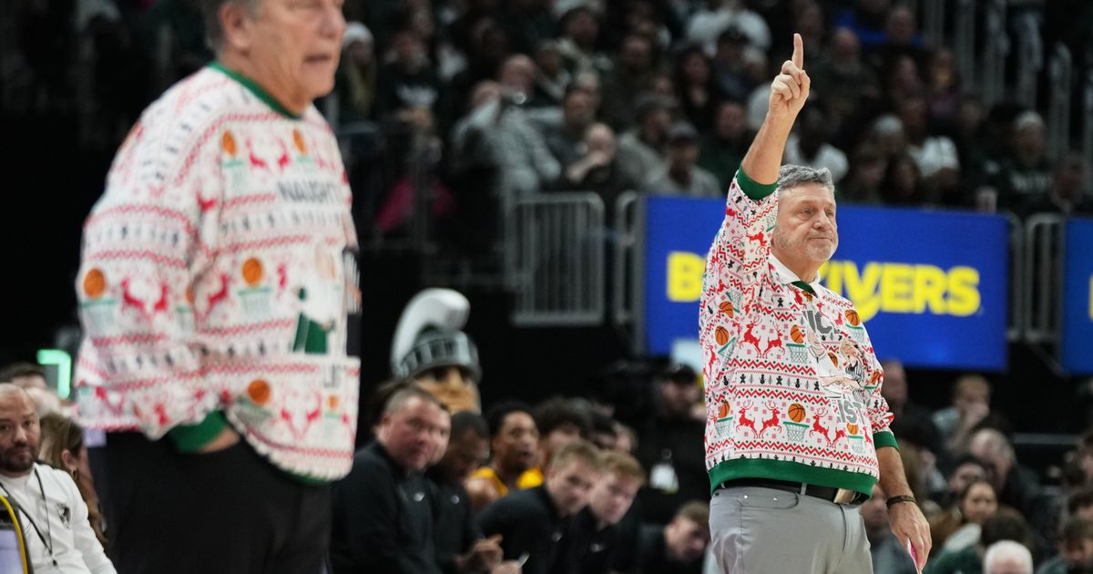 No. 9 Michigan State beats Oakland 79-70 as Tom Izzo and Greg Kampe don custom holiday sweaters :: WRAL.com