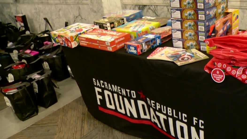 Sac Republic FC, Downtown Ford deliver holiday gifts to children
