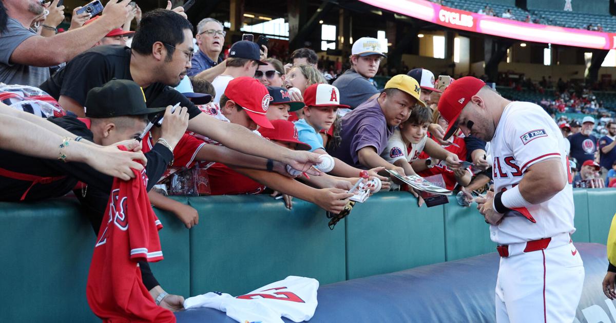Bill Shaikin: Should Angels fans just give up and join the Dodgers bandwagon? | Sports