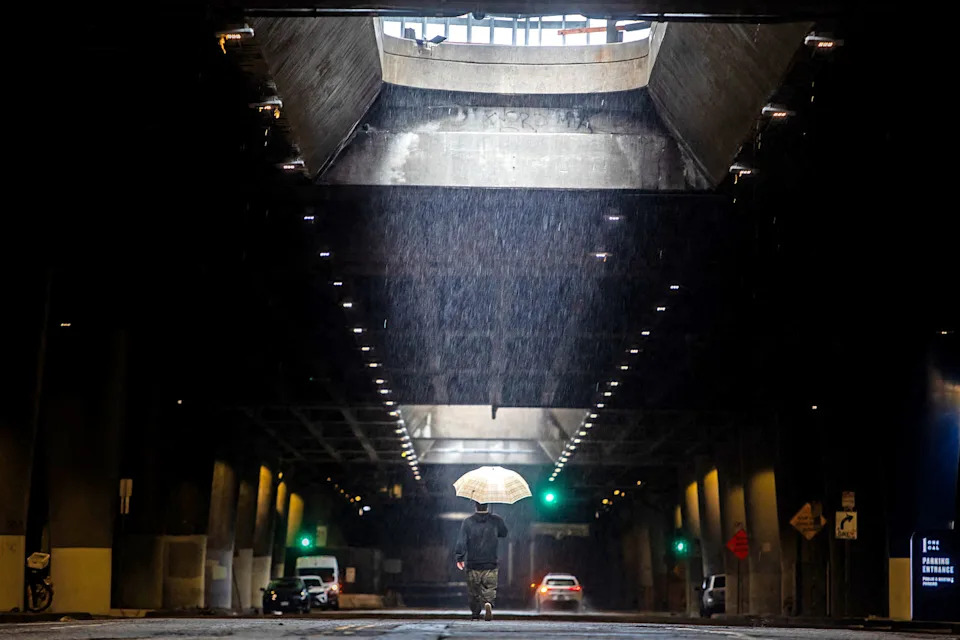 Image: US-WEATHER-WINDSTORMS-RAIN (Apu Gomes / AFP via Getty Images)